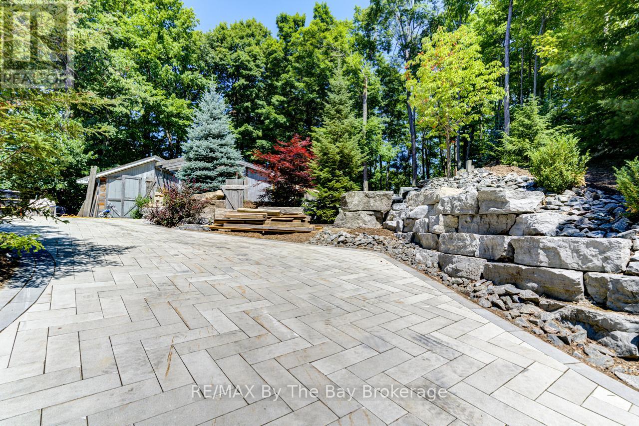 6 Beech Wood Rd, Oro-Medonte, ON L4M 4Y8
