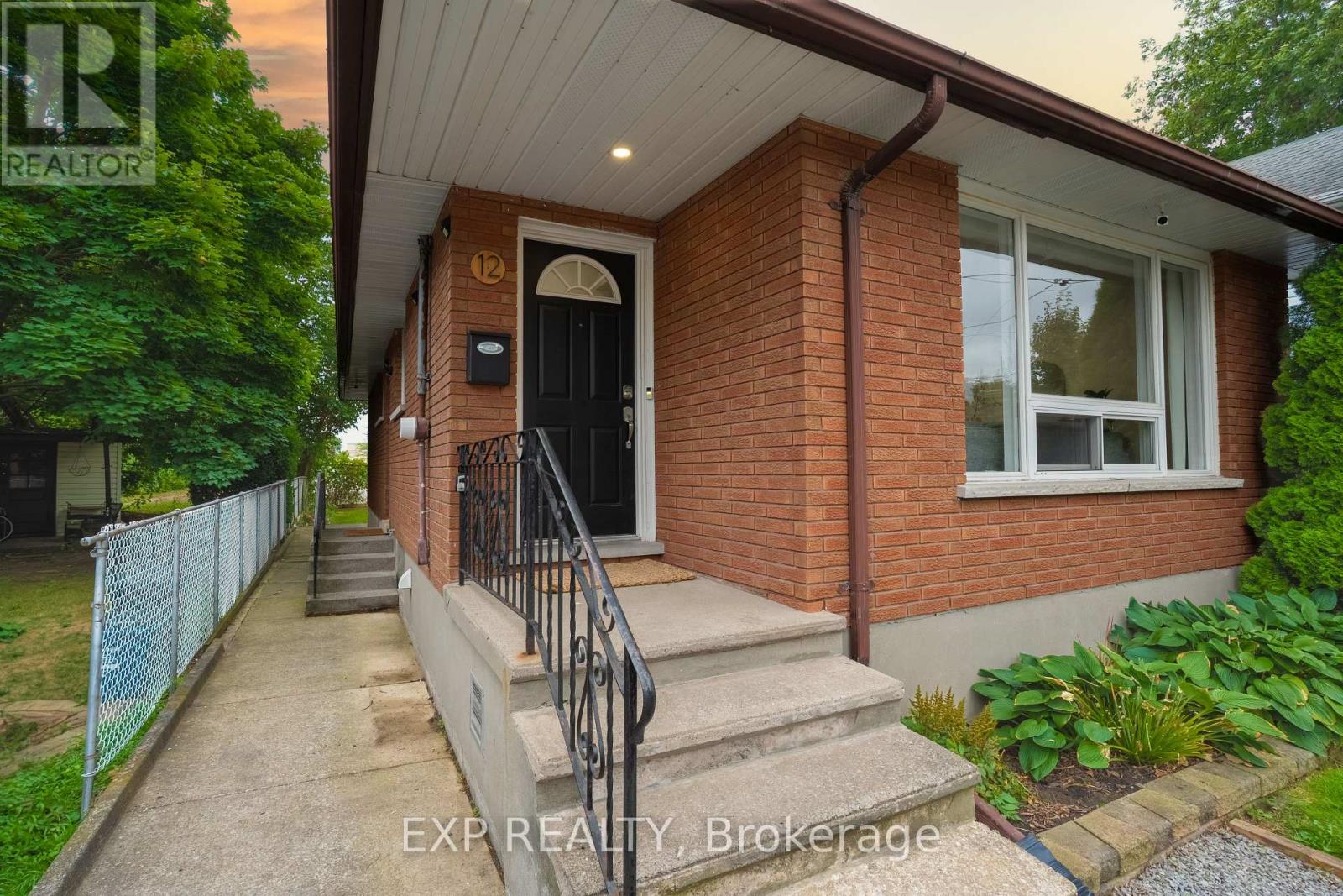 12 Lailey St, St. Catharines, ON L2M 5G8