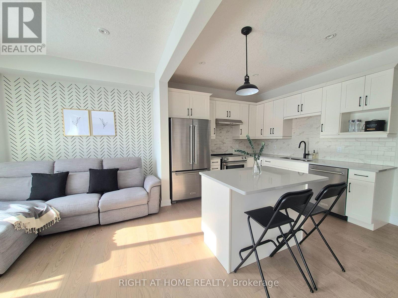 89 Archer Ave, Collingwood, ON L9Y 3B7