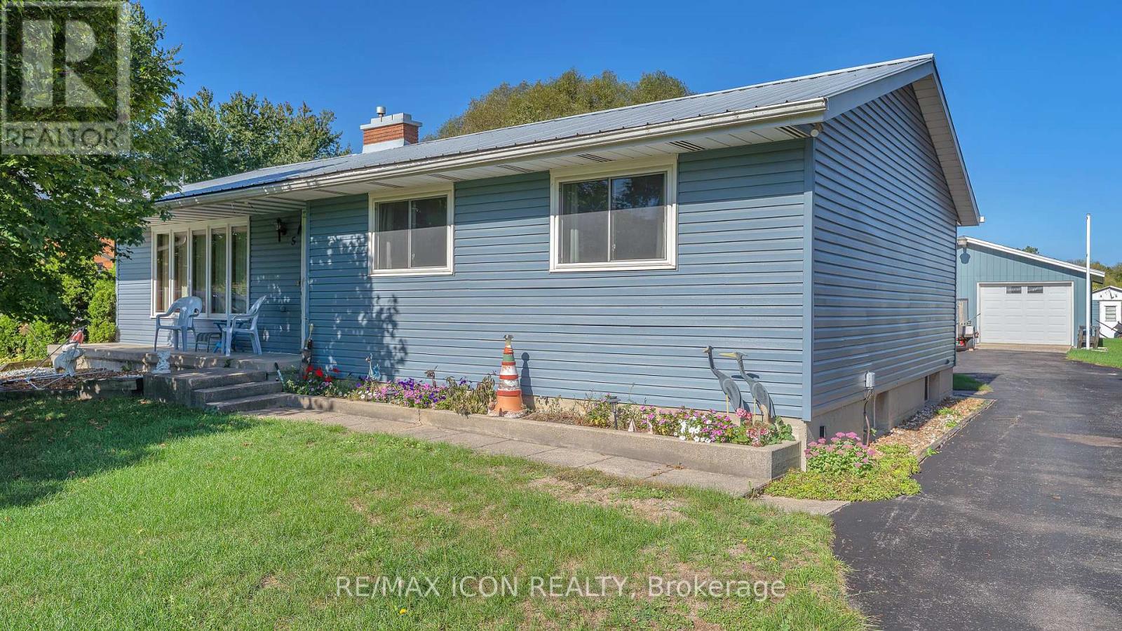 8274 Burwell Rd E, Lambton Shores, ON N0M 1T0