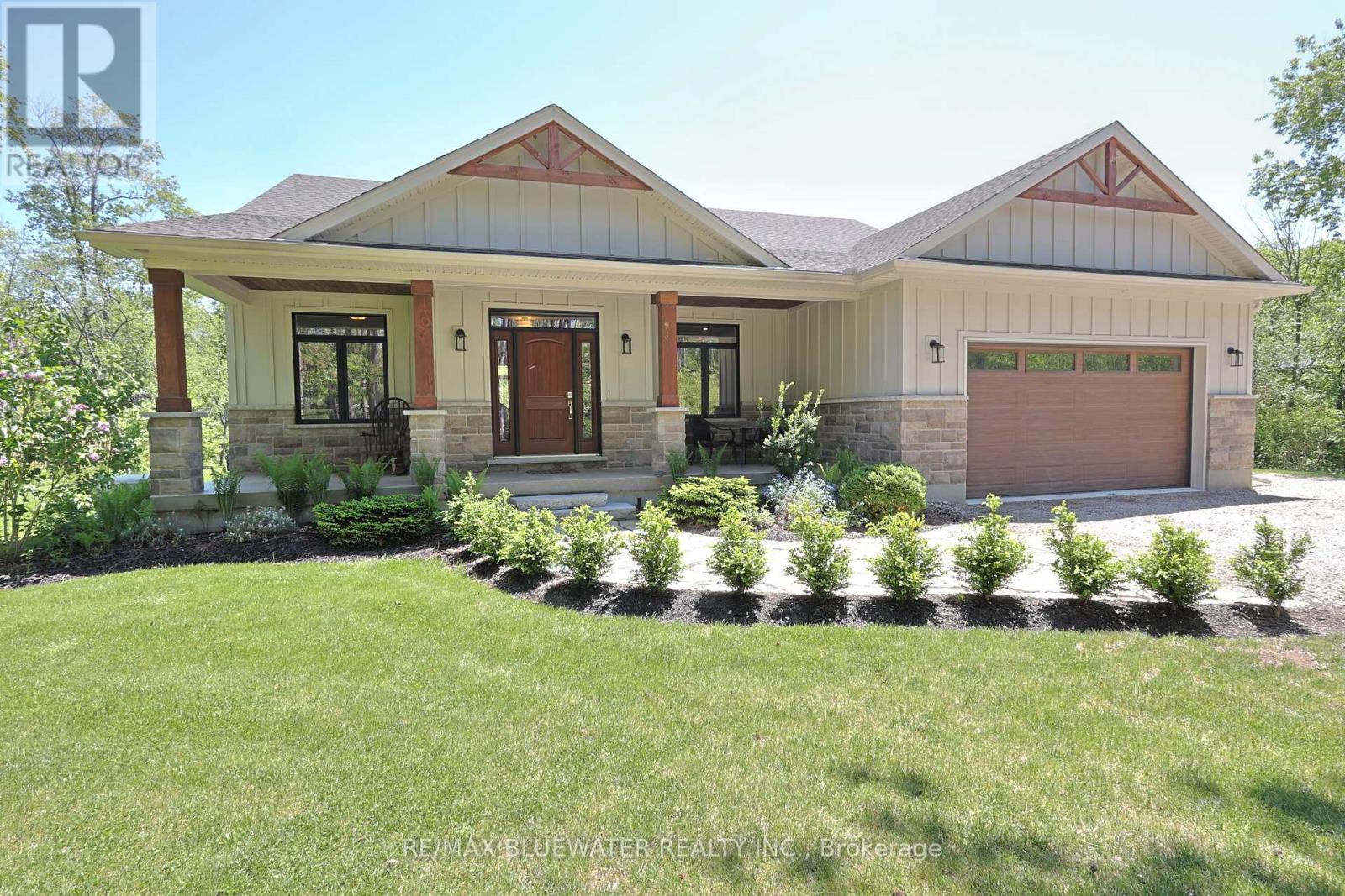 8437 Goosemarsh Line, Lambton Shores, ON N0M 1T0
