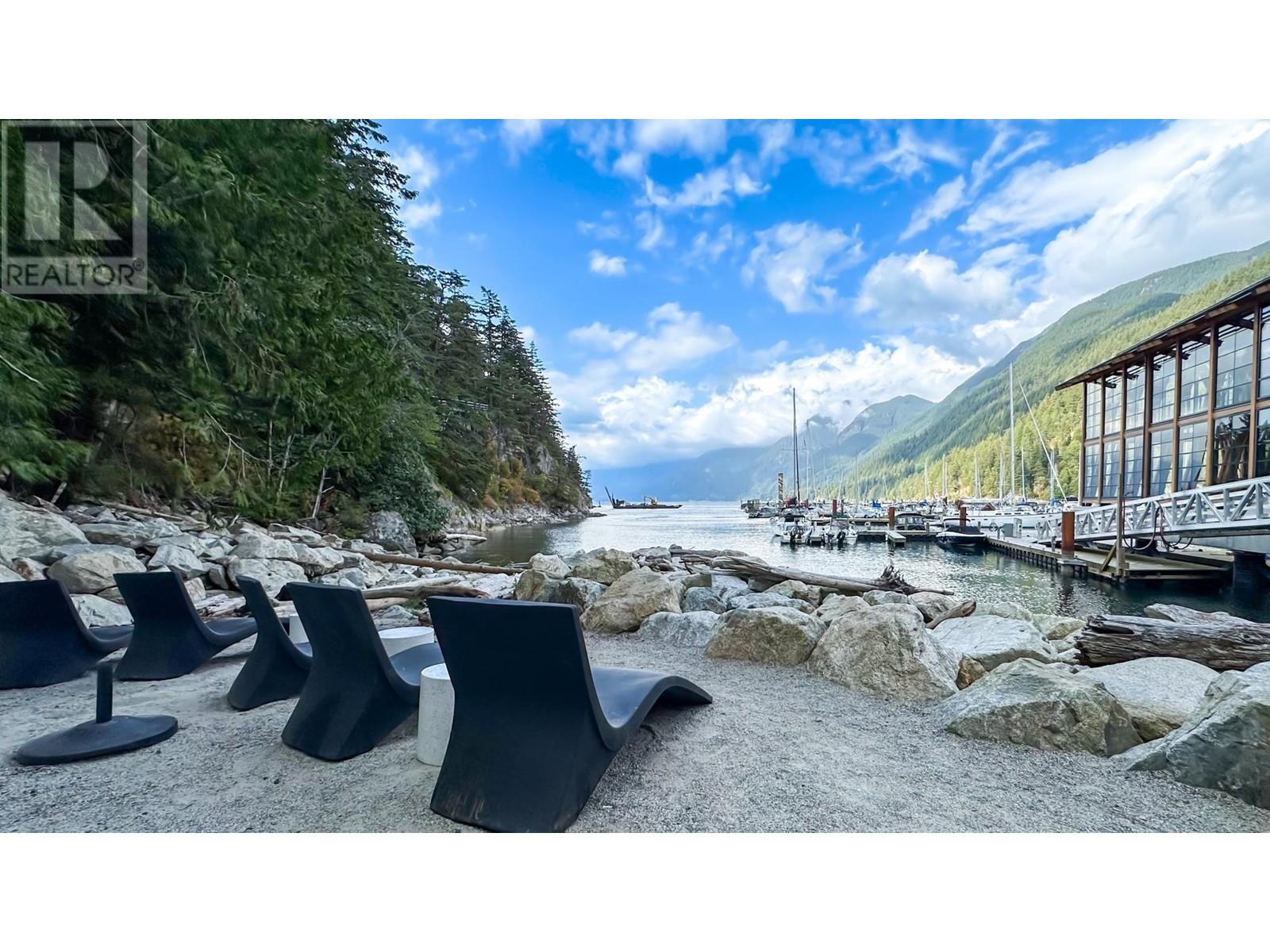 6699 Nelson Avenue Unit 101, West Vancouver, BC V7W 2B2