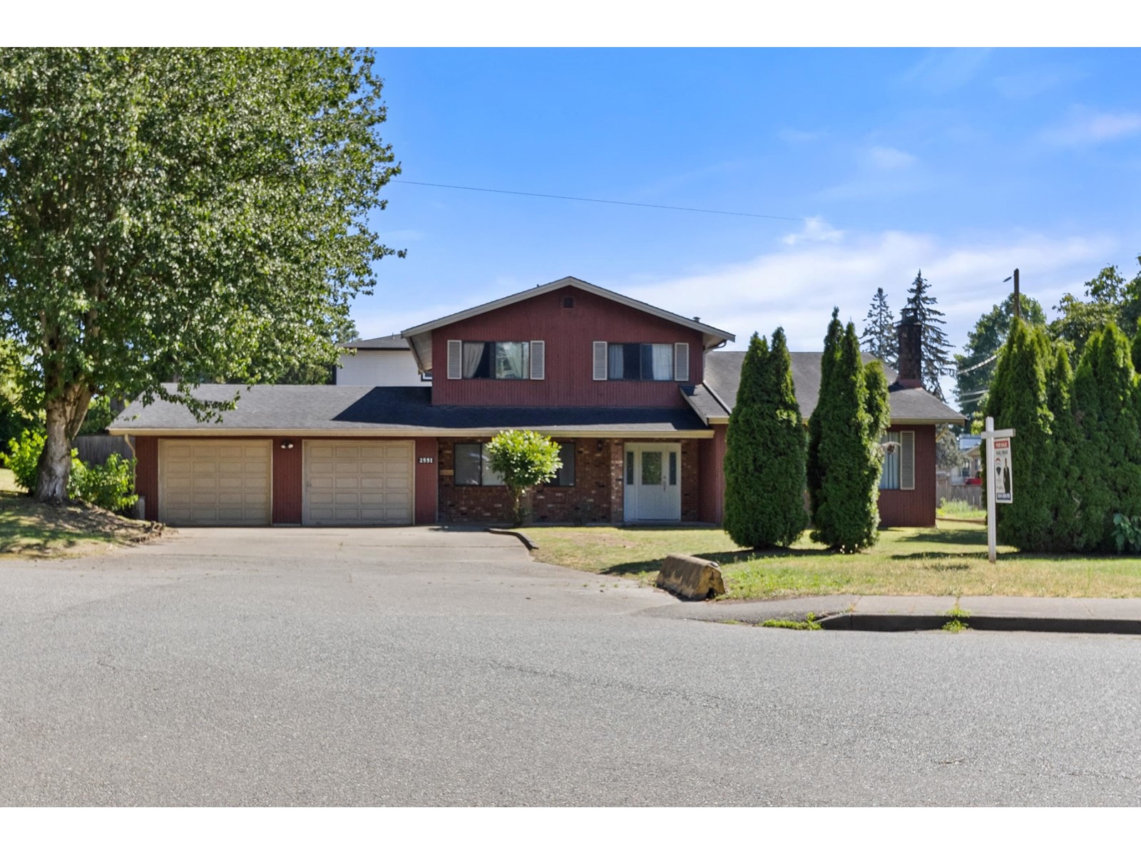 2551 Adelaide St, Abbotsford, BC V2T 3L9