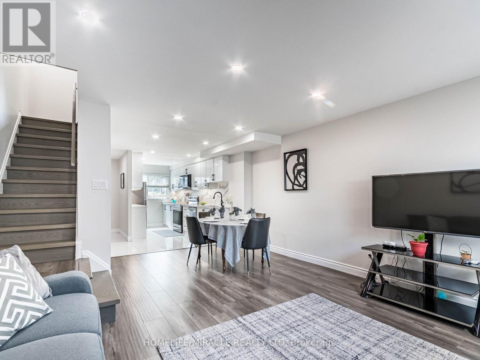 124 180 Mississauga Valley Blvd, Mississauga, ON L5A 3M2