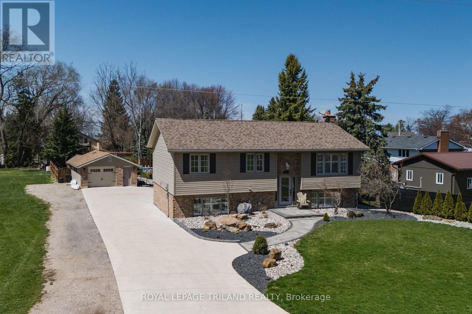 5410 Lake Valley Grove Rd, Lambton Shores, ON N0N 1J7