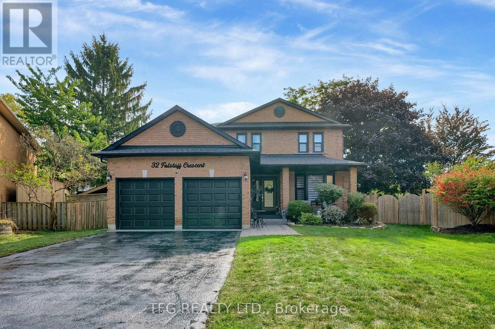 32 Falstaff Cres, Whitby, ON L1R 1W3