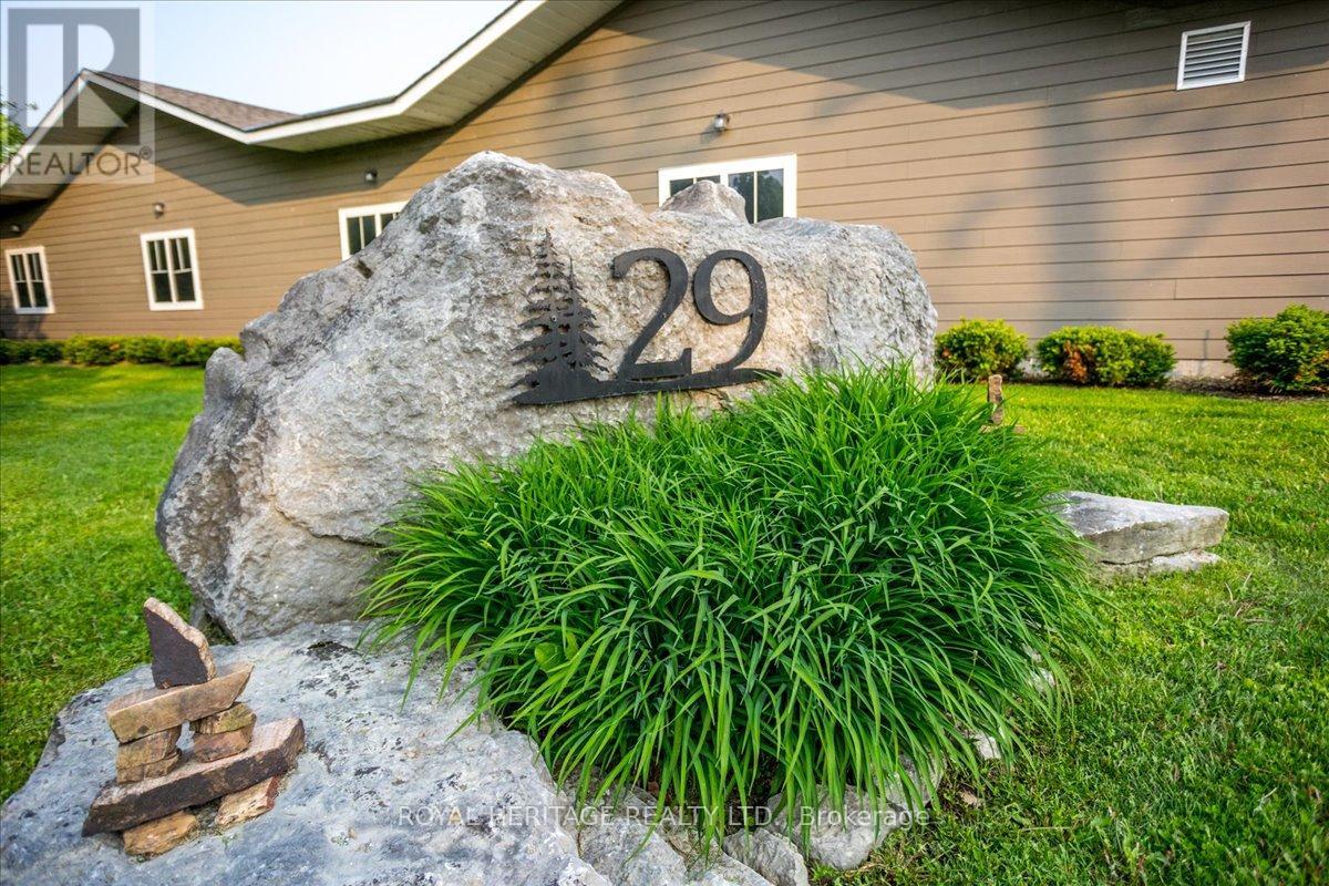 111 29 Lakewood Cres, Kawartha Lakes, ON K0M 1A0
