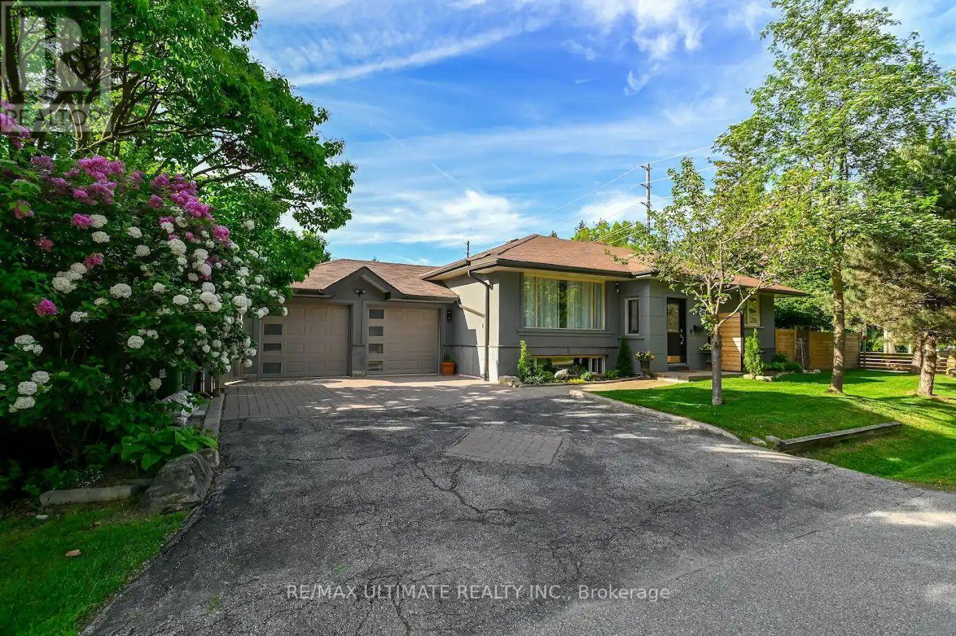 2 Beaverbrook Ave, Toronto Princess-rosethorn, ON M9B 2M7
