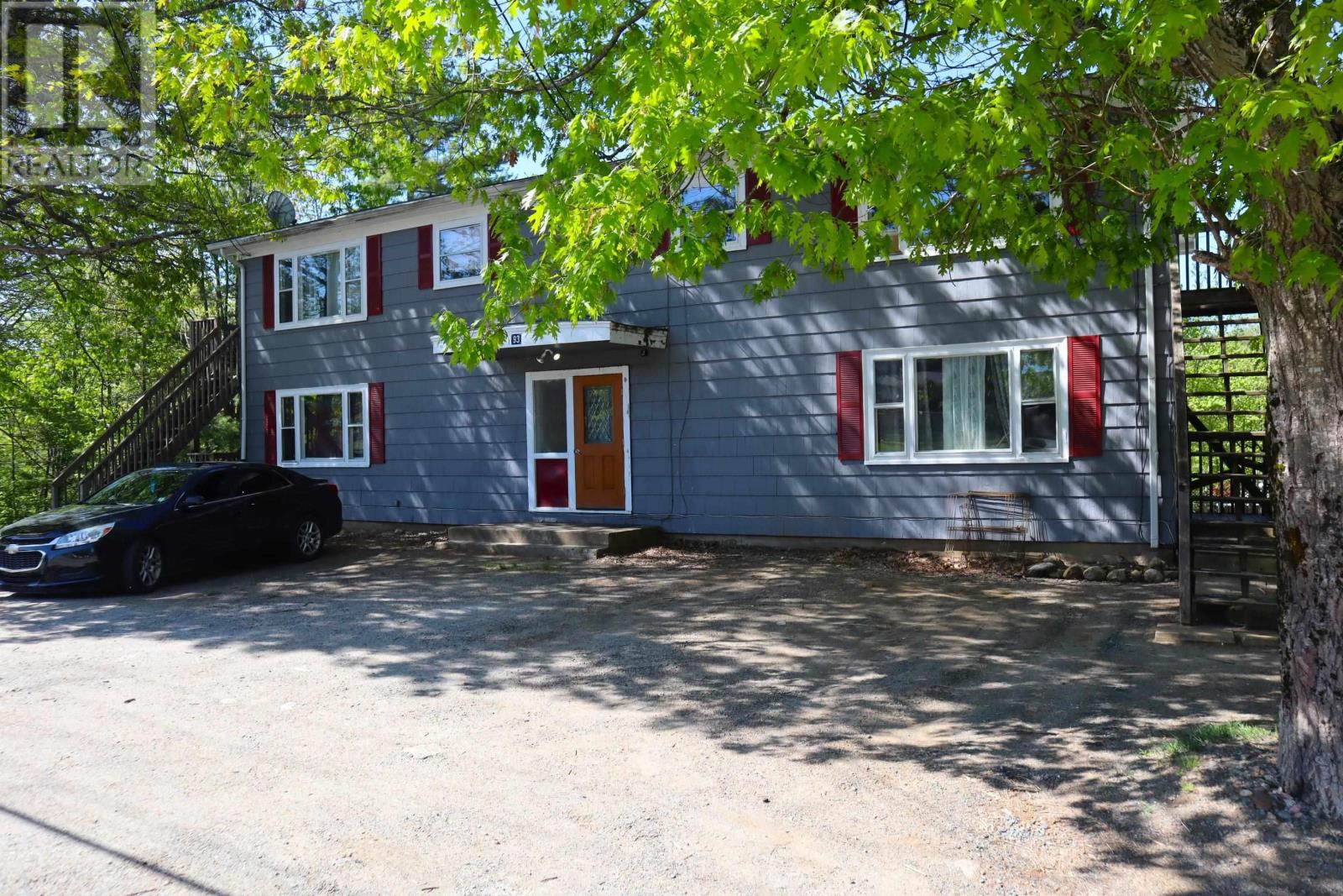 93 99 North St, Bridgewater, NS B4V 2V6