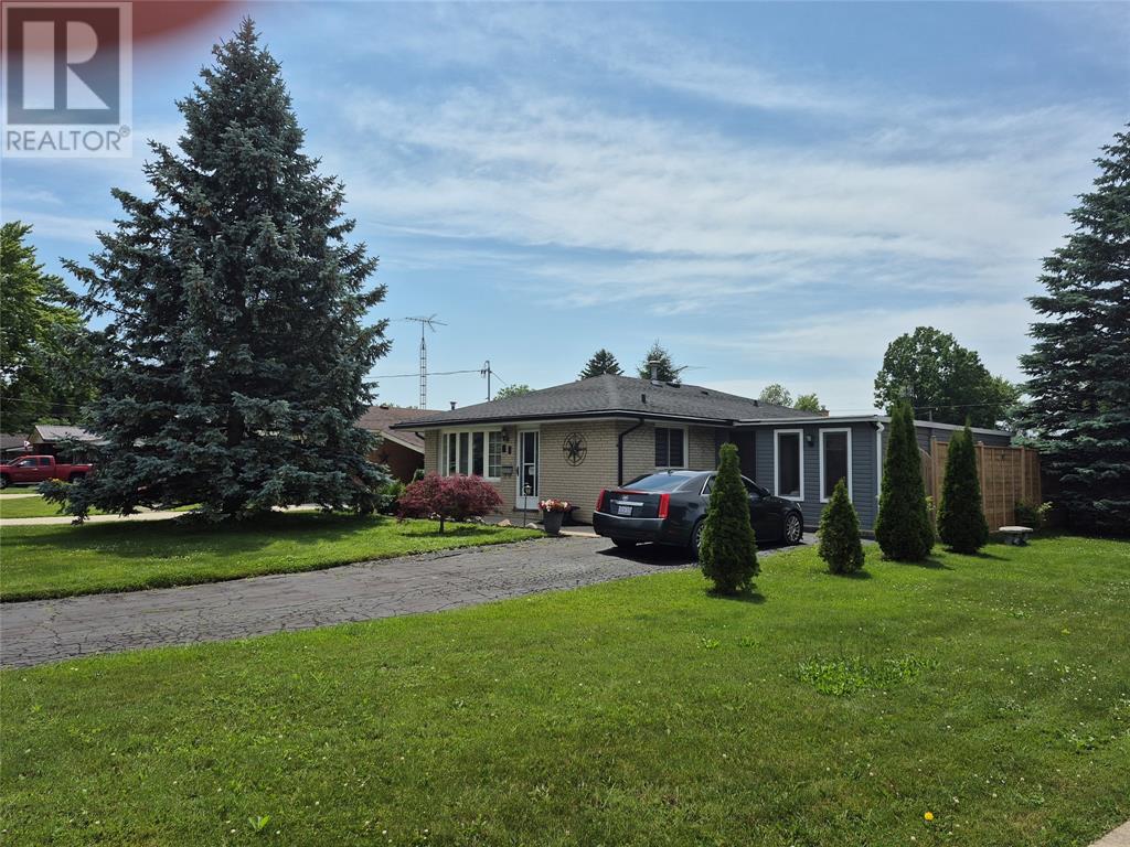 61 Dauw Ave, Wallaceburg, ON N8A 3N3