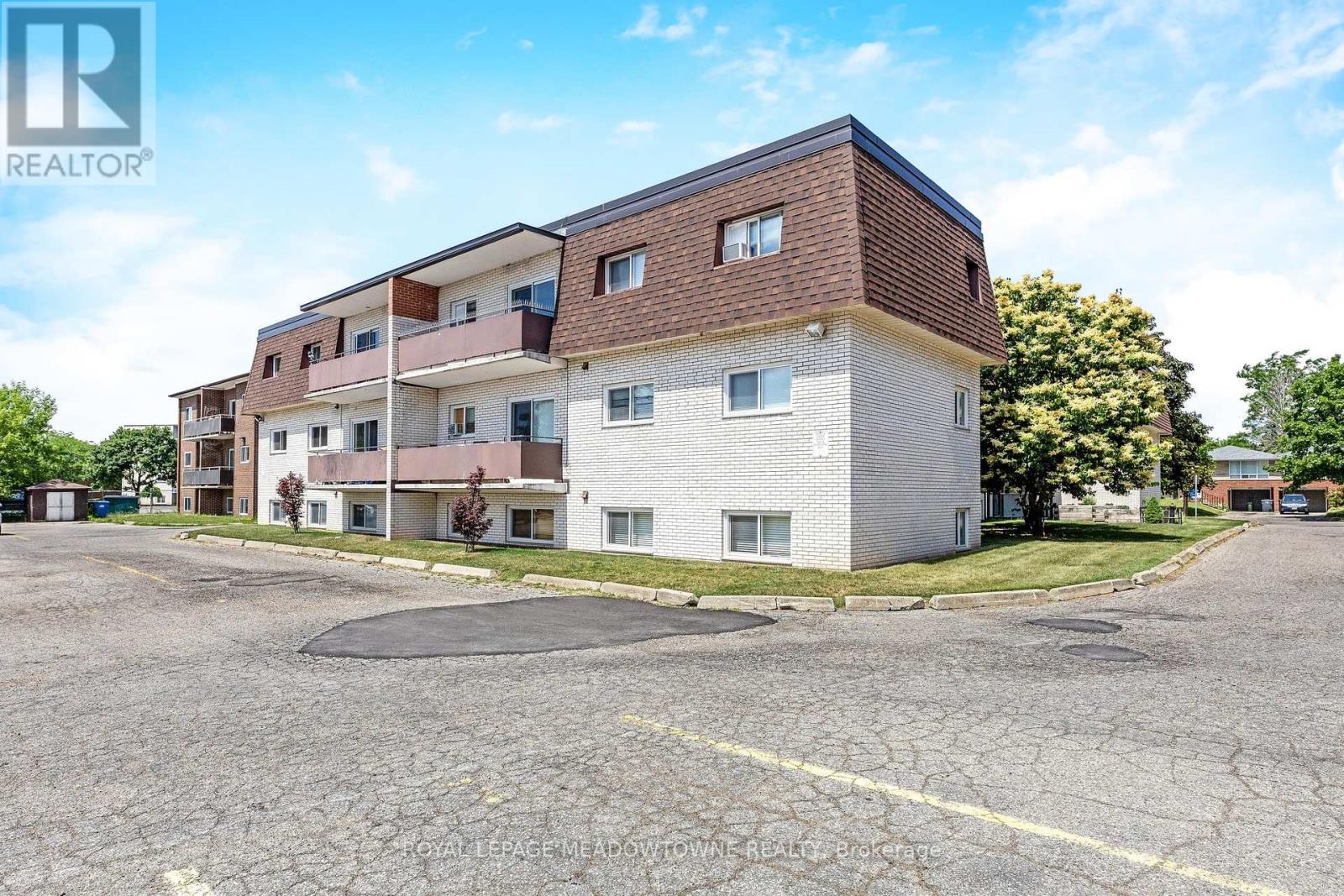 203 53 Conroy Cres, Guelph, ON N1G 2V5