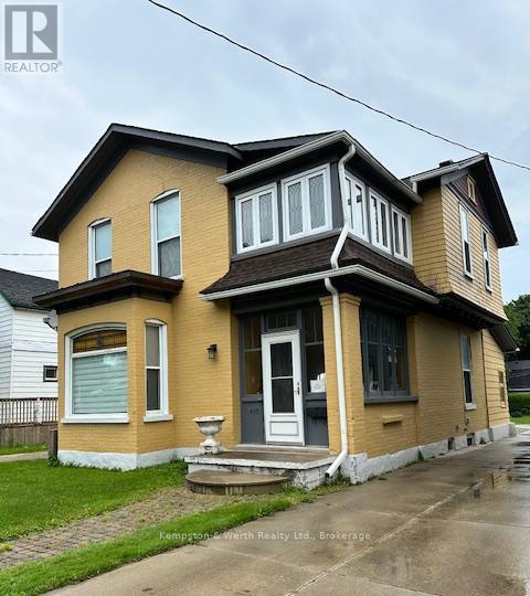 439 Main St W, North Perth, ON N4W 1A7