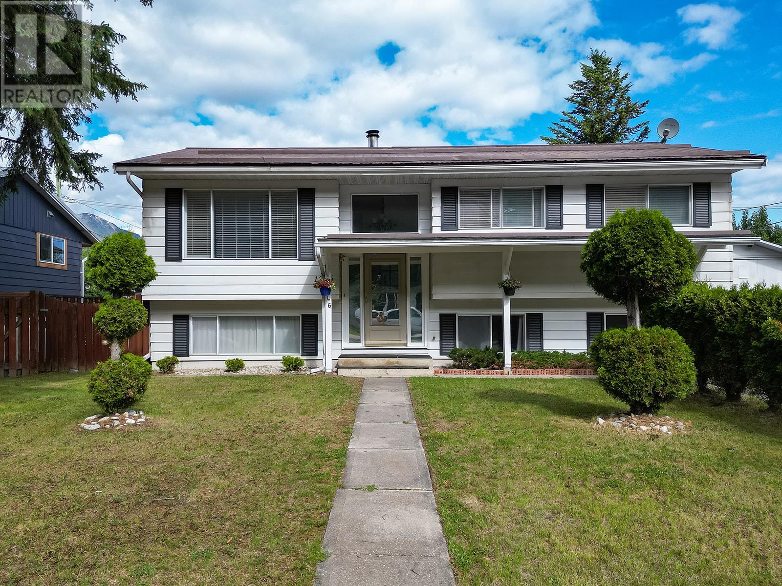 1246 Alexander Dr, Golden, BC V0A 1H0