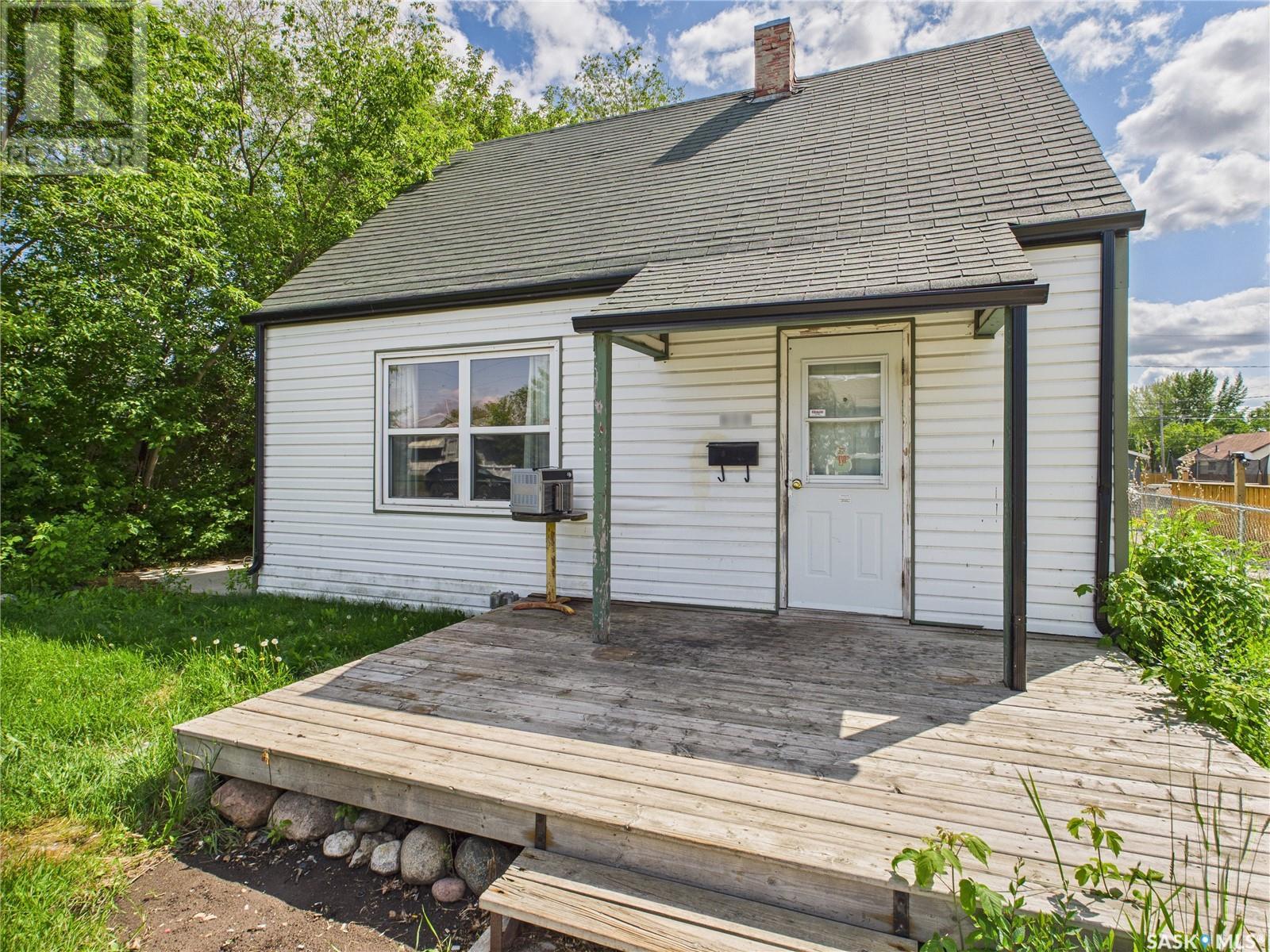 619 7 Street East, Prince Albert, SK S6V 0S7