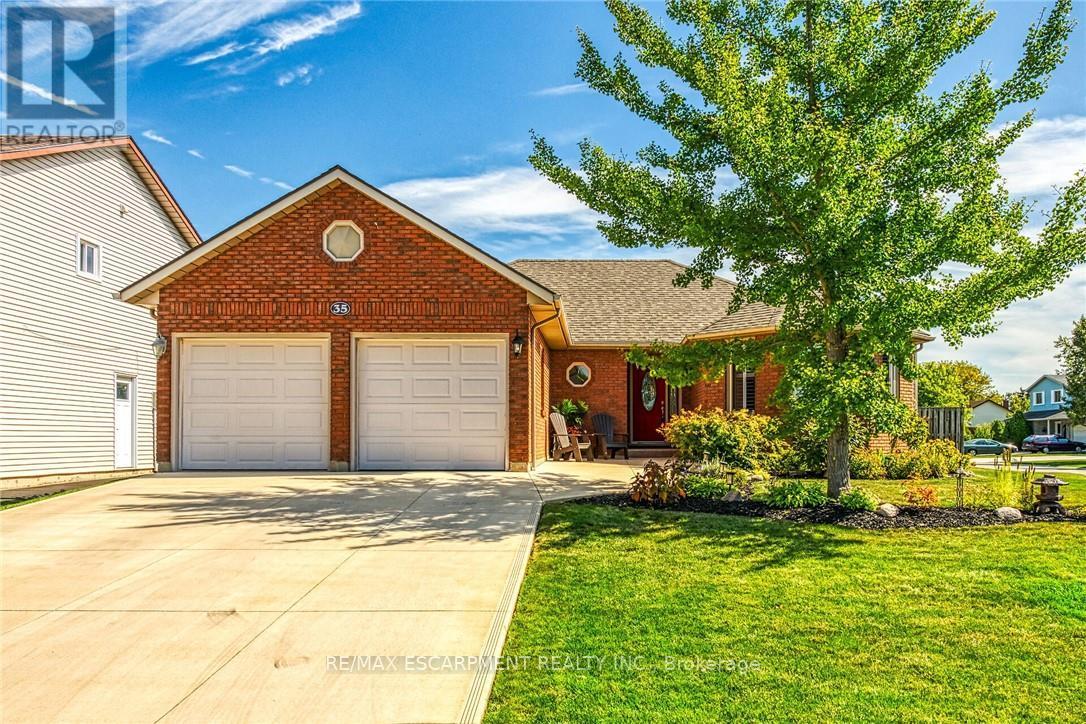 35 Highland Blvd, Haldimand, ON N3W 1G6