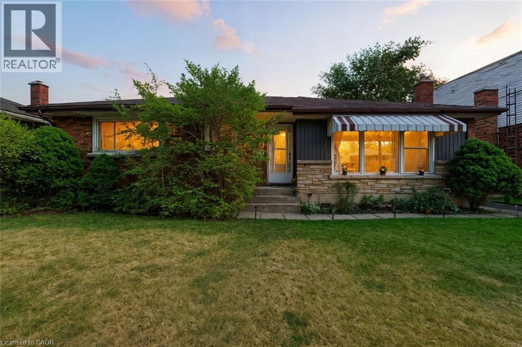 3664 Arlington Ave, Niagara Falls, ON L2J 2X2