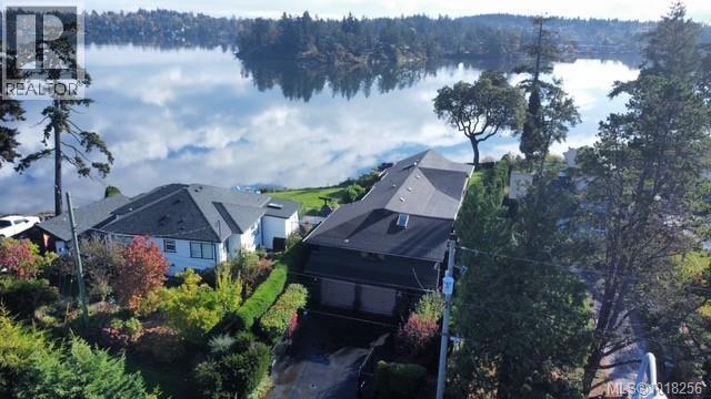 128 St Giles St A St, Victoria, BC V8Z 5E5