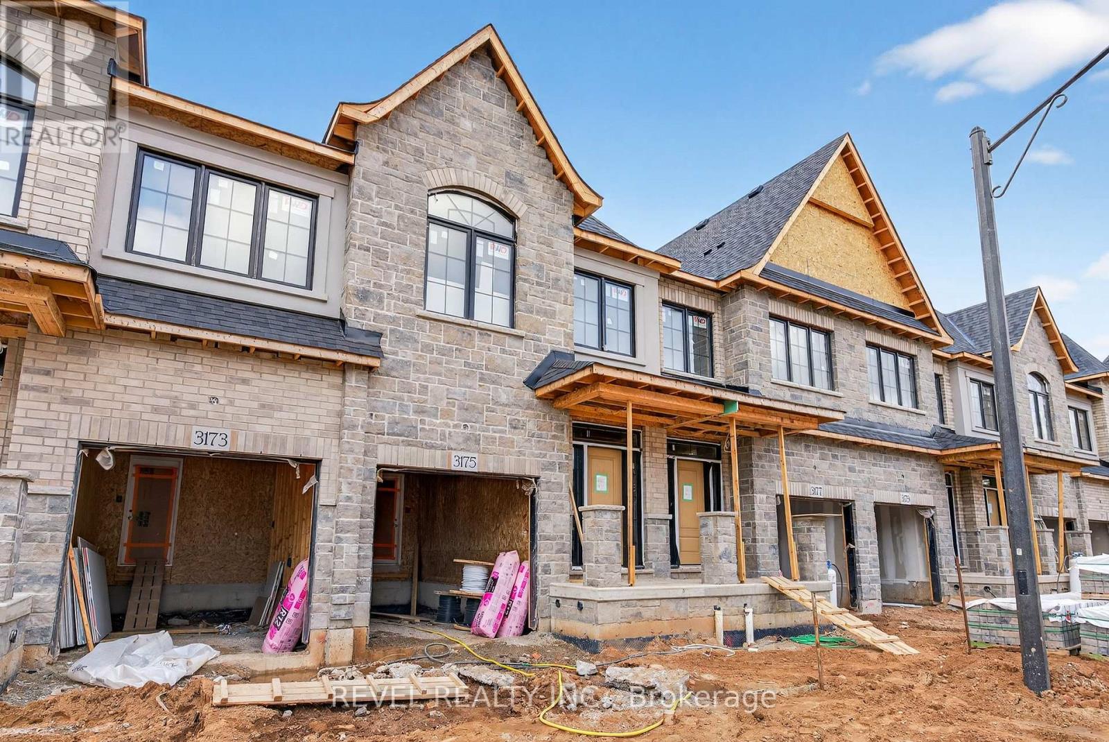 2 600 Maplehill Dr, Burlington, ON L7N 2W3