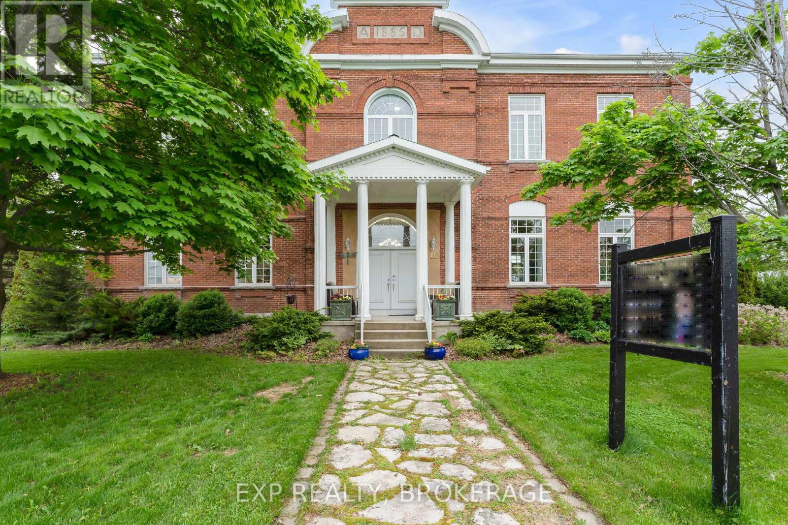 11 Cross St, Loyalist, ON K0H 2H0