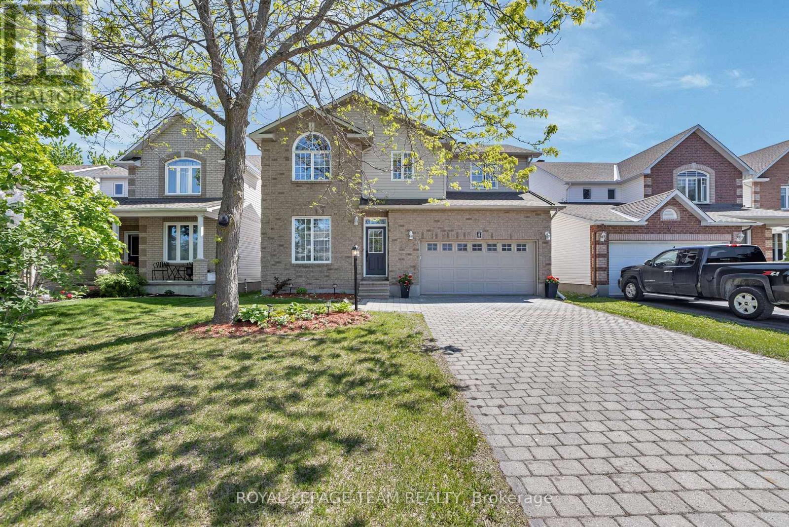 5 Sundew Ct W, Ottawa, ON K2S 1Z5