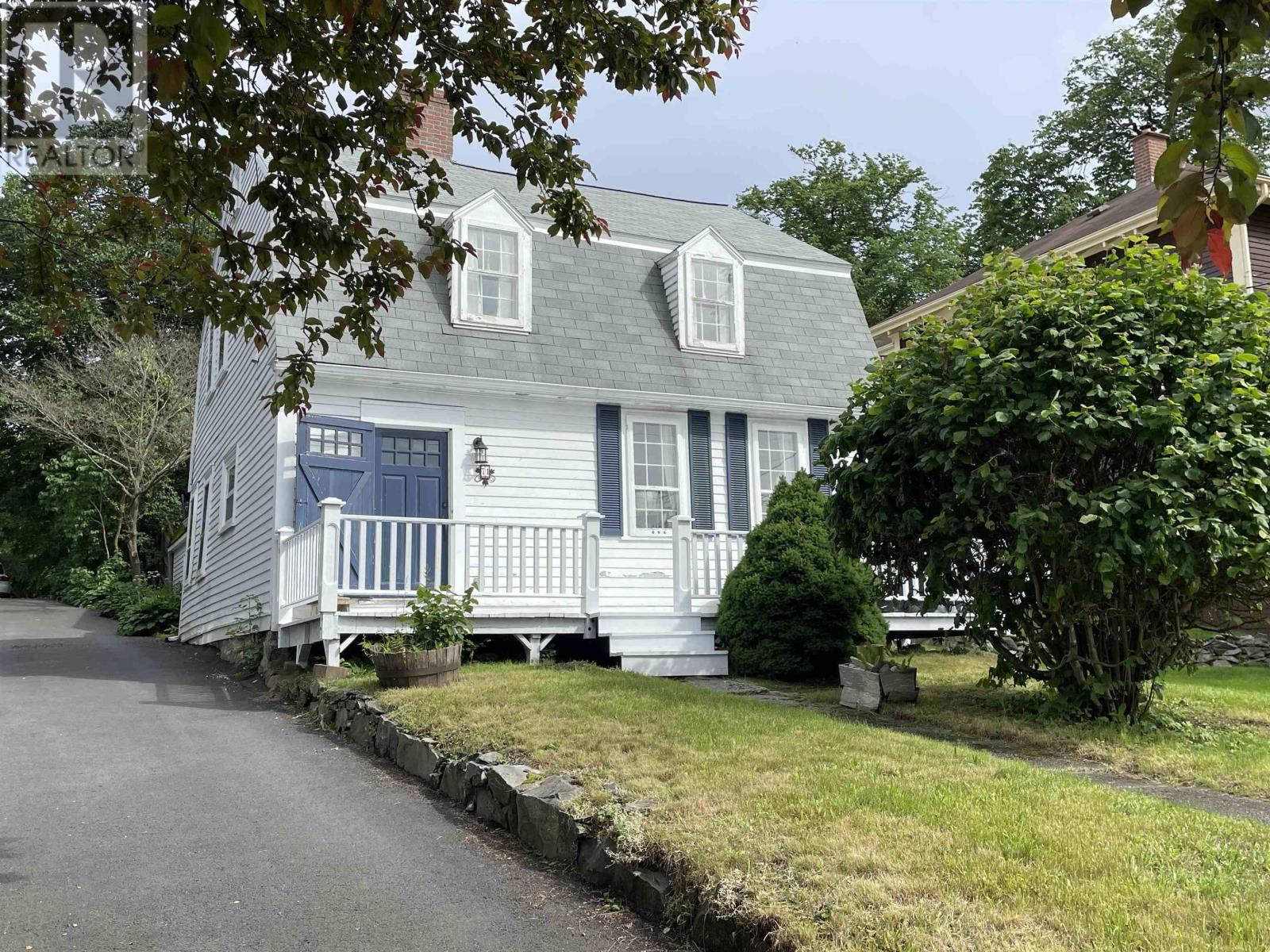 71 Main St, Liverpool, NS B0T 1K0