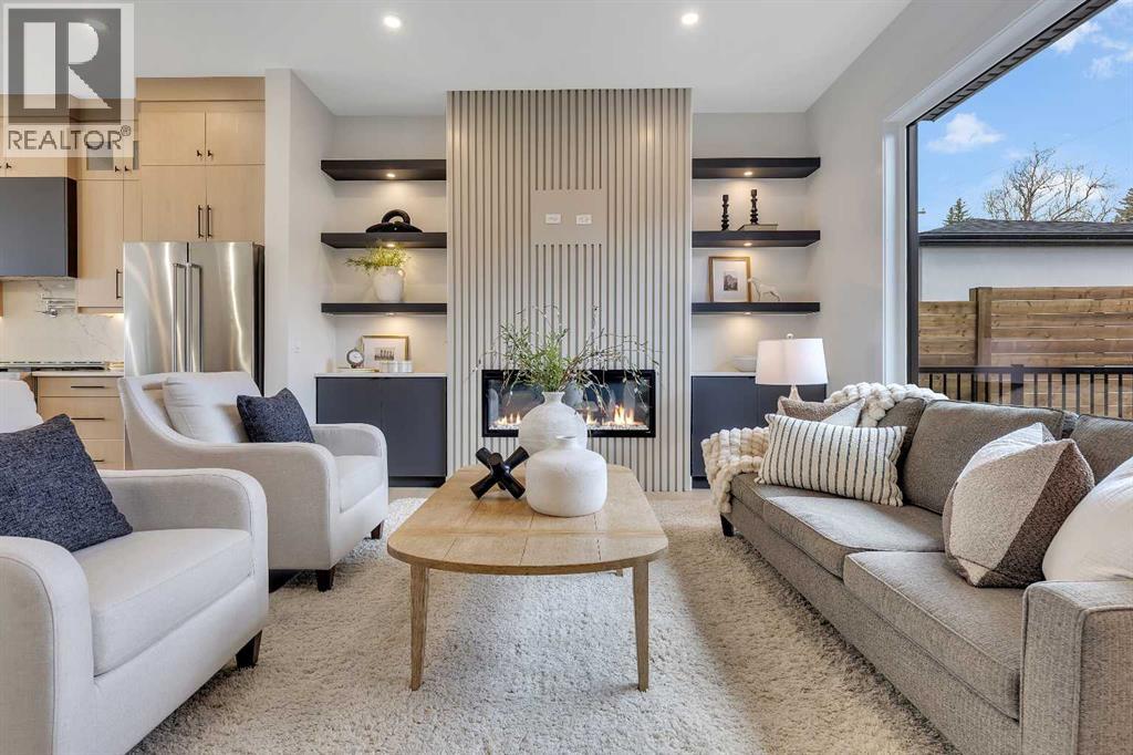 42 Collingwood Pl NW, Calgary, AB T2L 0P9