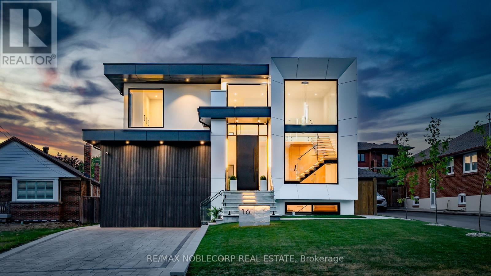 16 Deevale Rd, Toronto Downsview-roding-cfb, ON M3M 1Z3