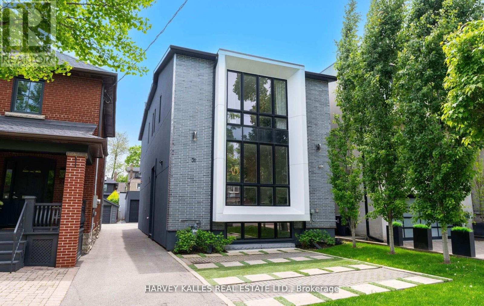 31 Kilbarry Rd, Toronto, ON M5P 1K4