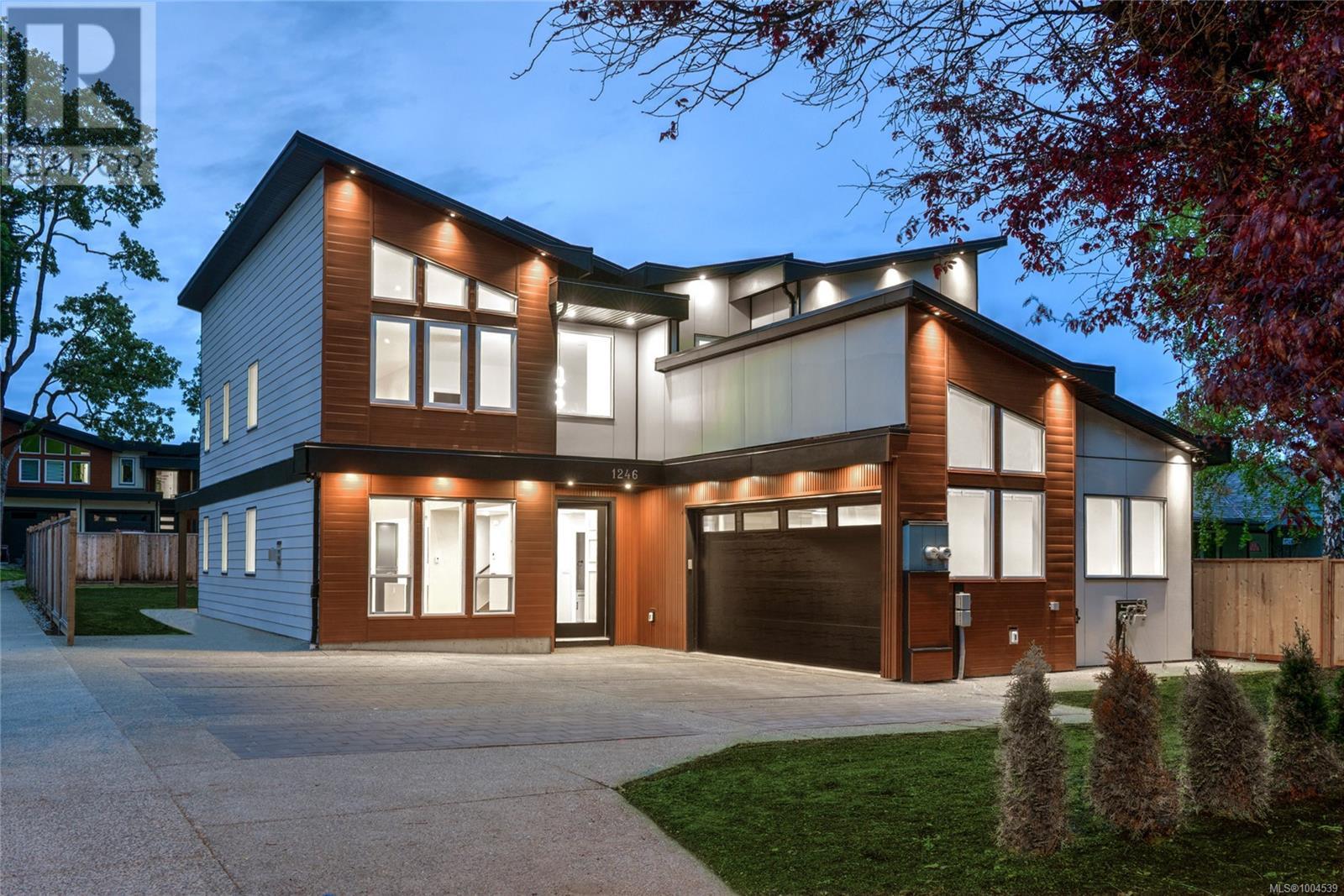 1246 Reynolds Rd, Saanich, BC V8P 2K7