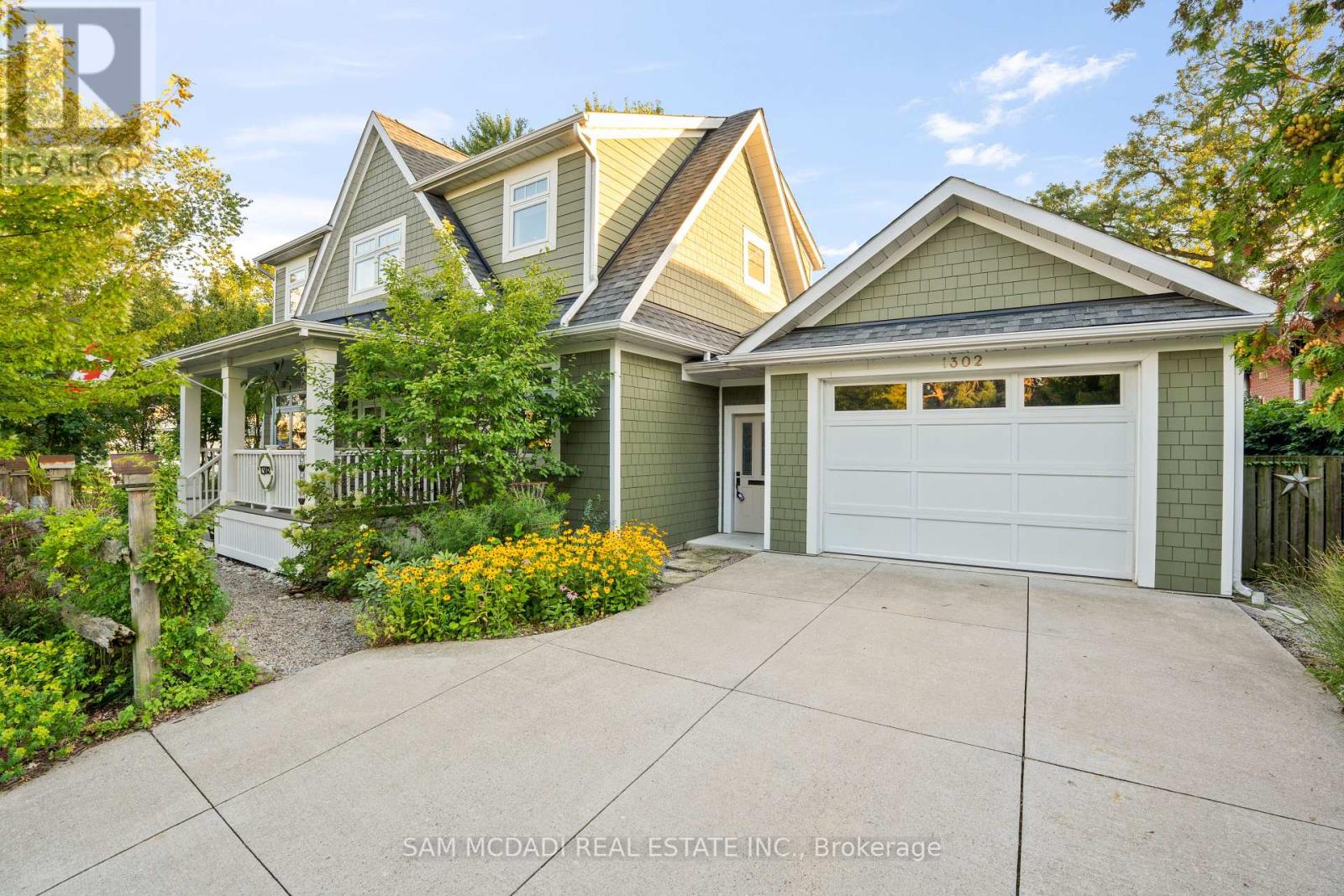 1302 Meredith Ave, Mississauga, ON L5E 2E7