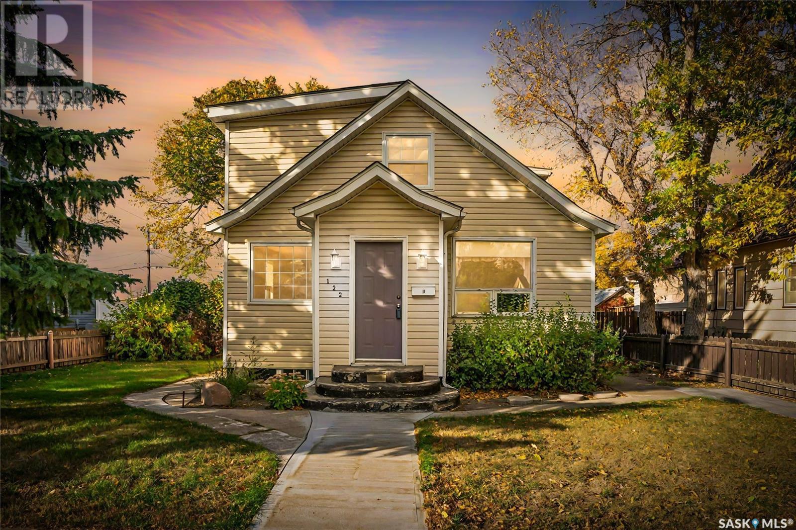 122 Lillooet St E, Moose Jaw, SK S6H 4S5