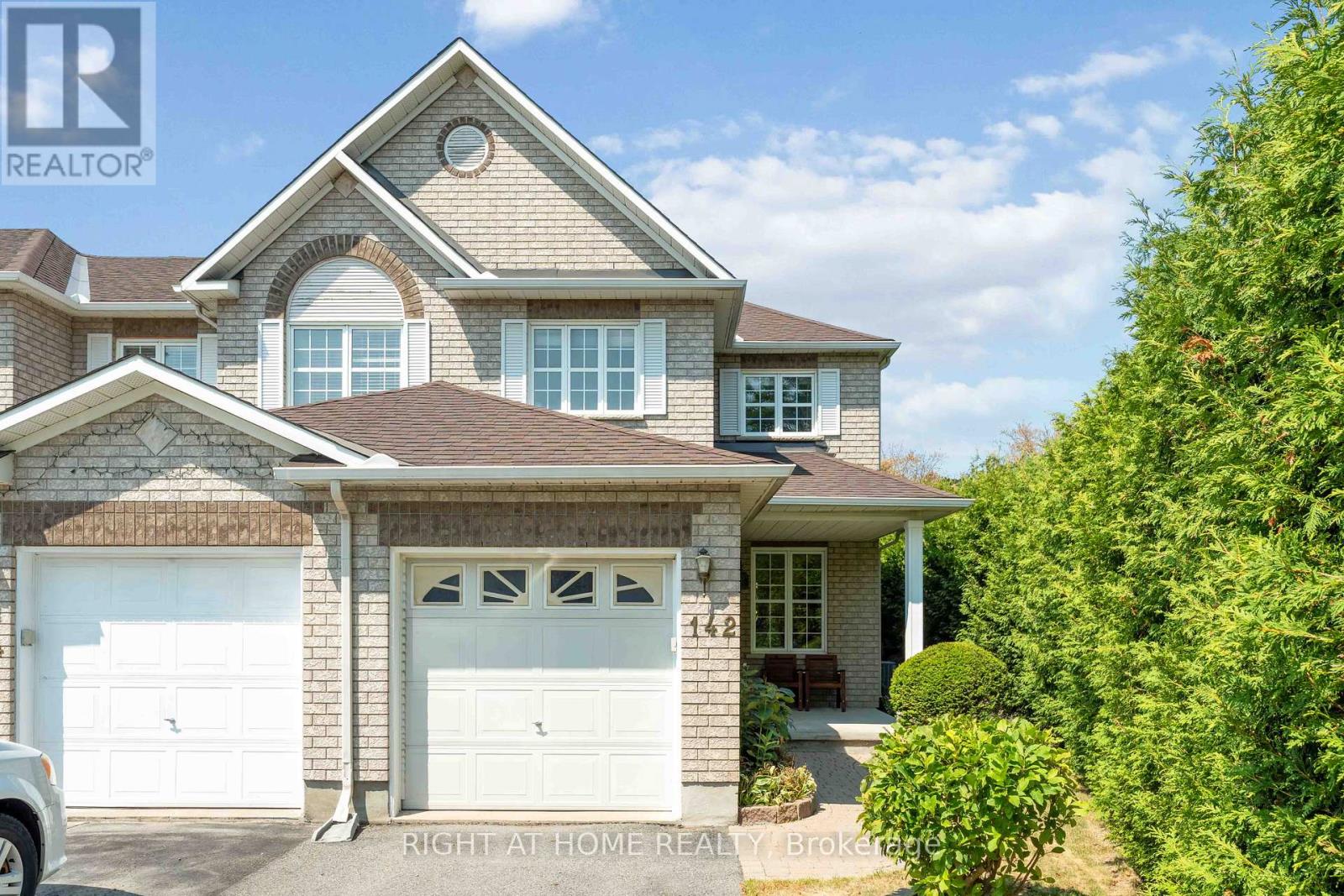 142 Blackdome Cres, Ottawa, ON K2T 1A7