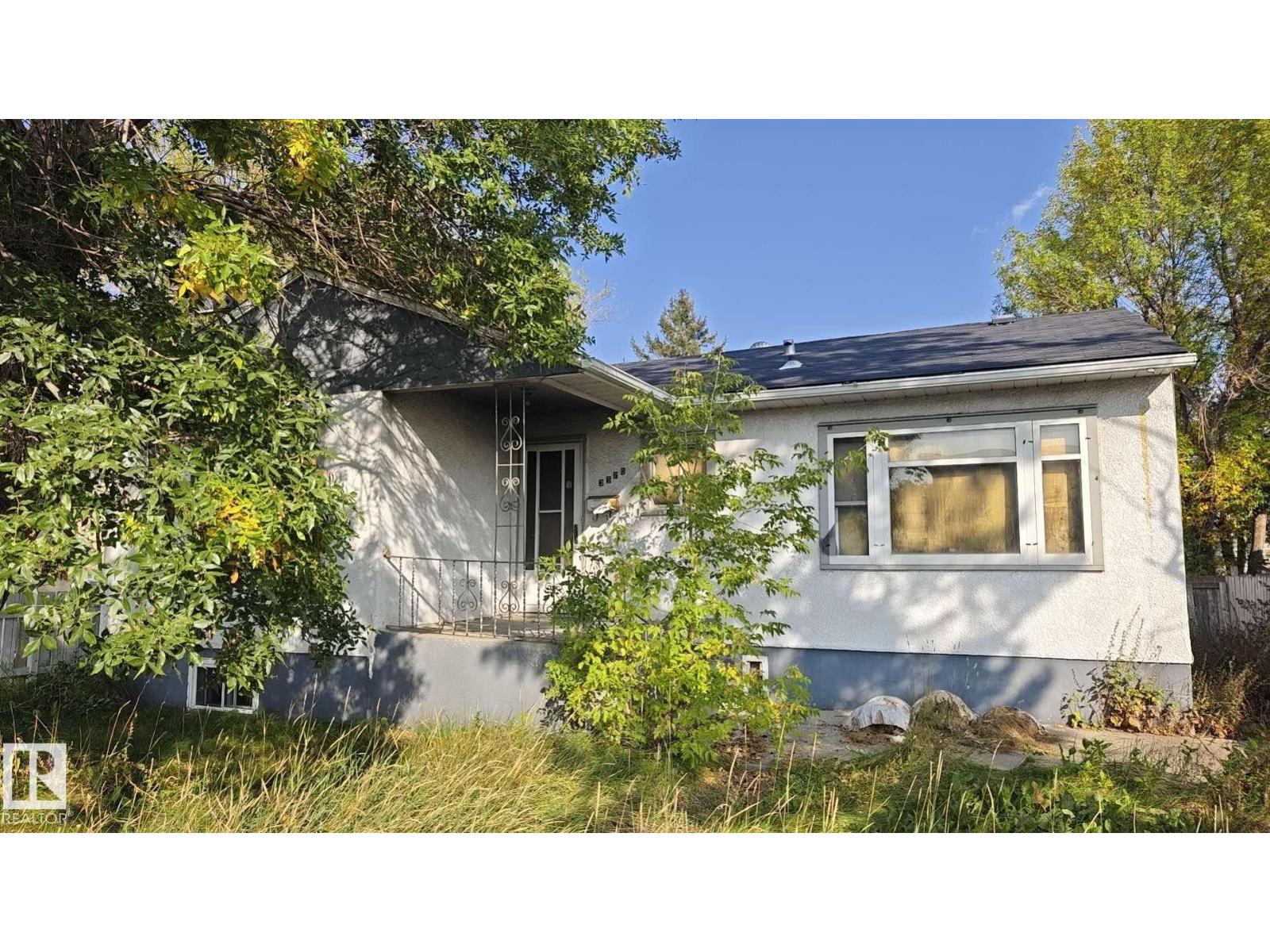 3520 Centre St, Calgary, AB T2E 2Y1
