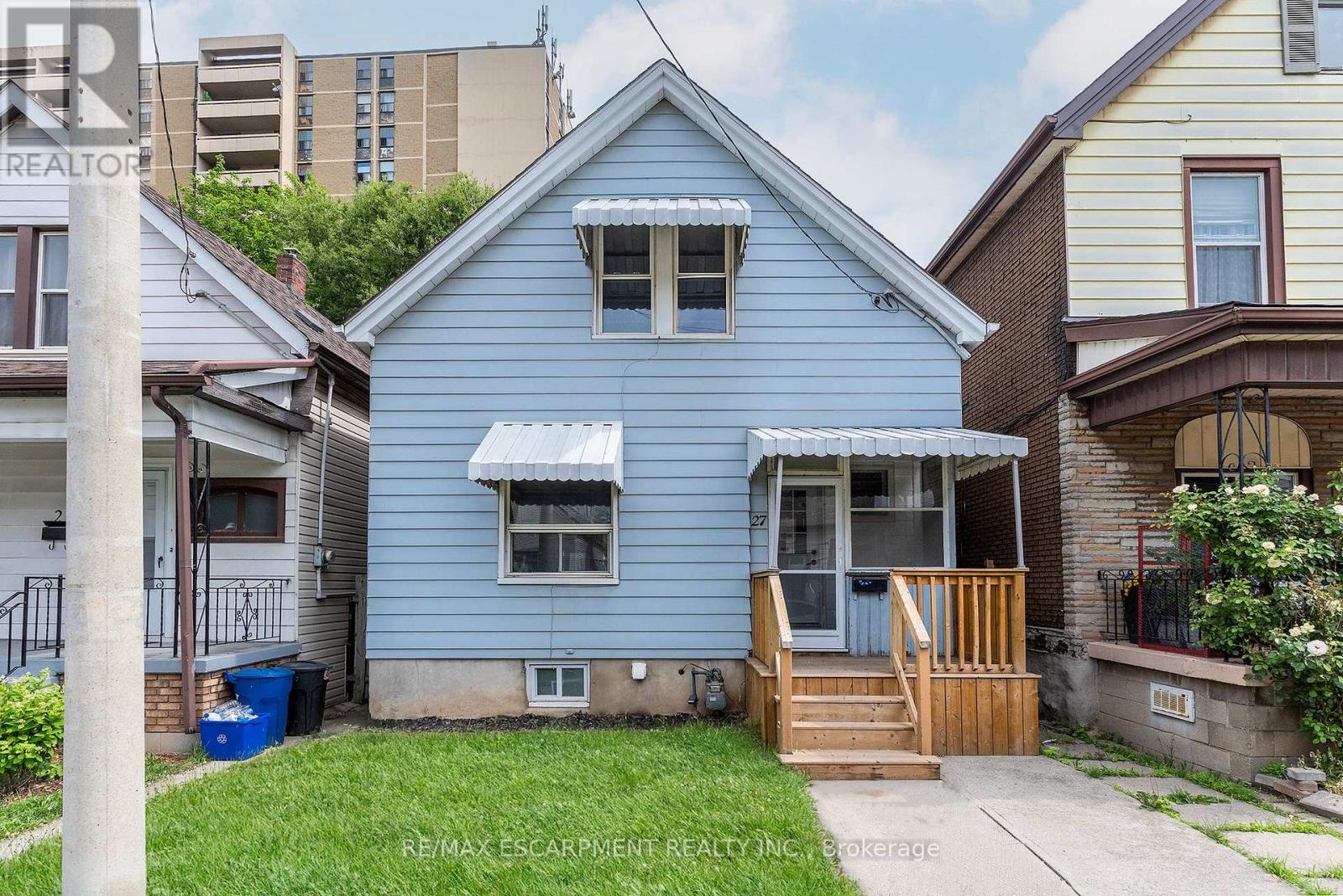 27 Harvey St, Hamilton, ON L8L 2L9