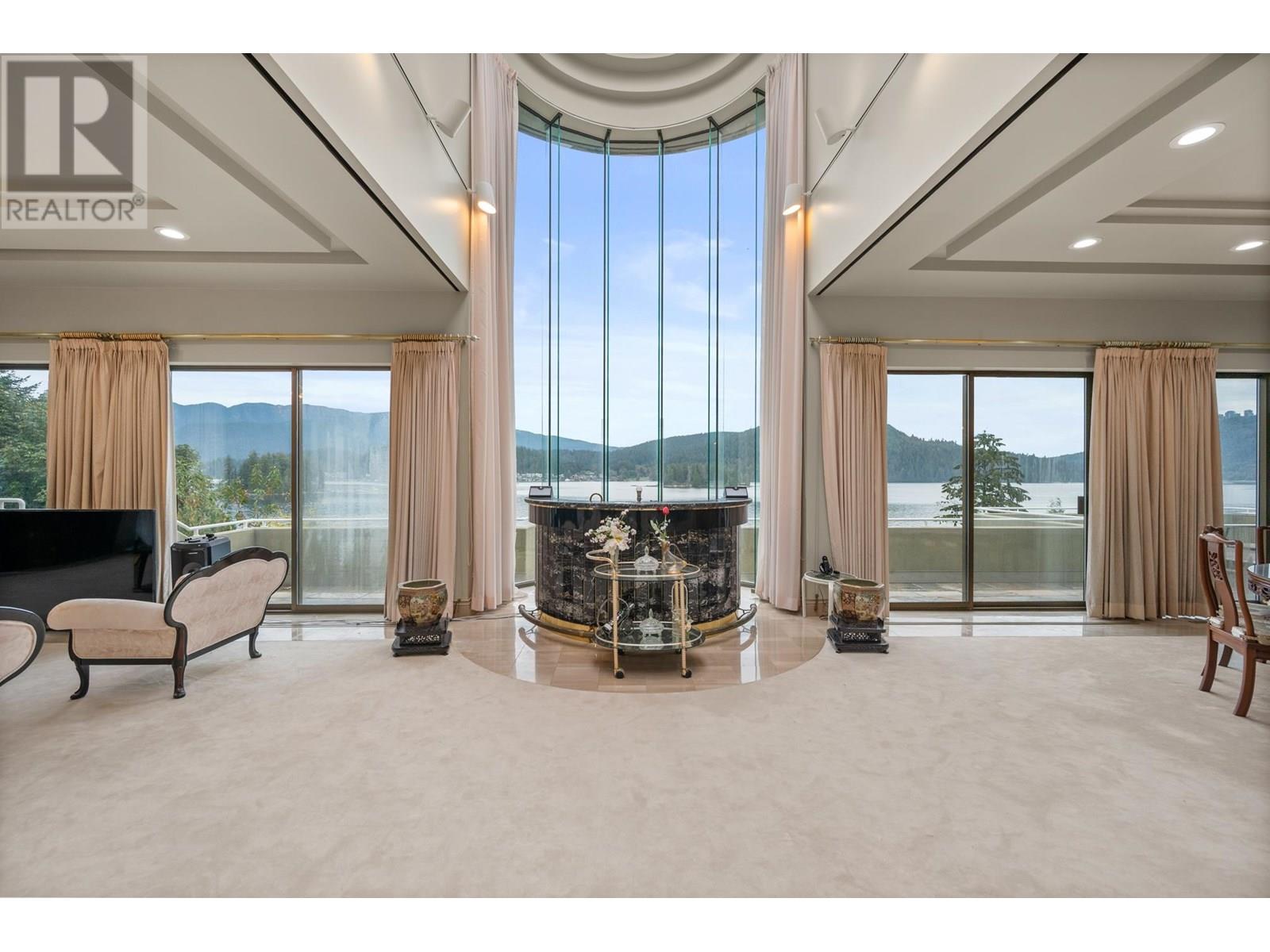 828 Beachview Dr, North Vancouver, BC V7G 1R1