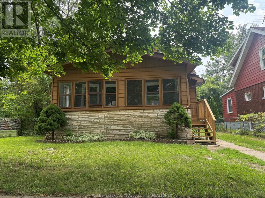 3641 Bloomfield Rd, Windsor, ON N9C 1S1