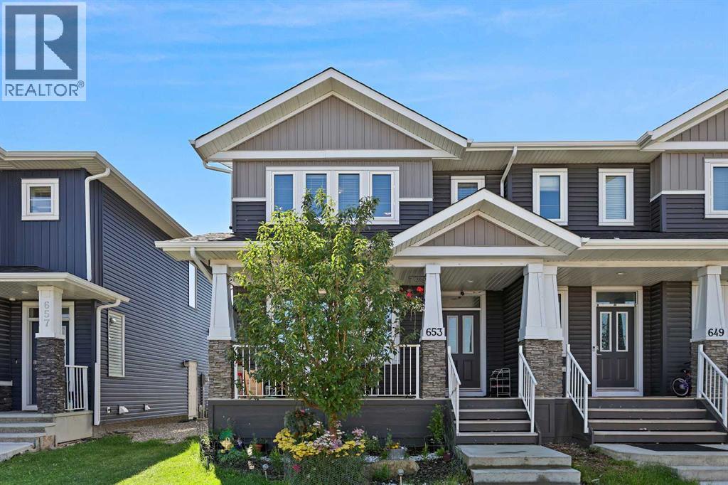 653 Redstone Dr NE, Calgary, AB T3N 1L1