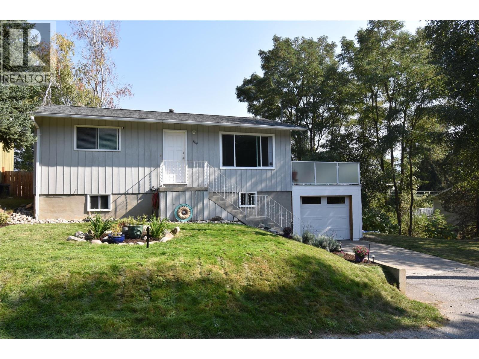 819 8 Avenue, Castlegar, BC V1N 1P2