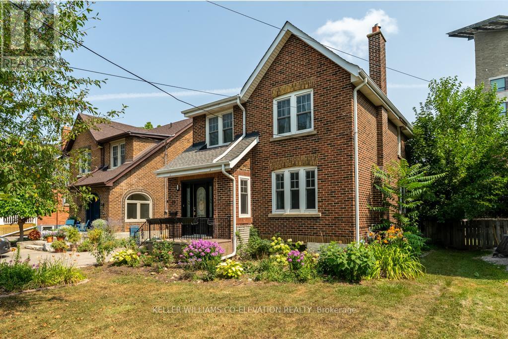 39 Court St N, Milton, ON L9T 2S2