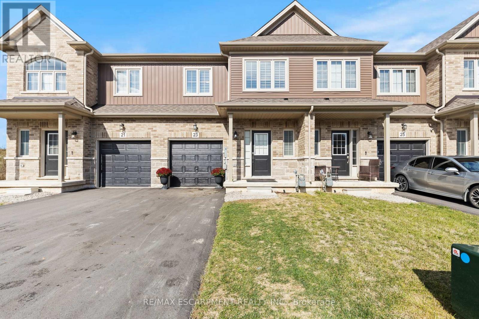 23 Zoe Ln, Hamilton, ON L0R 1C0