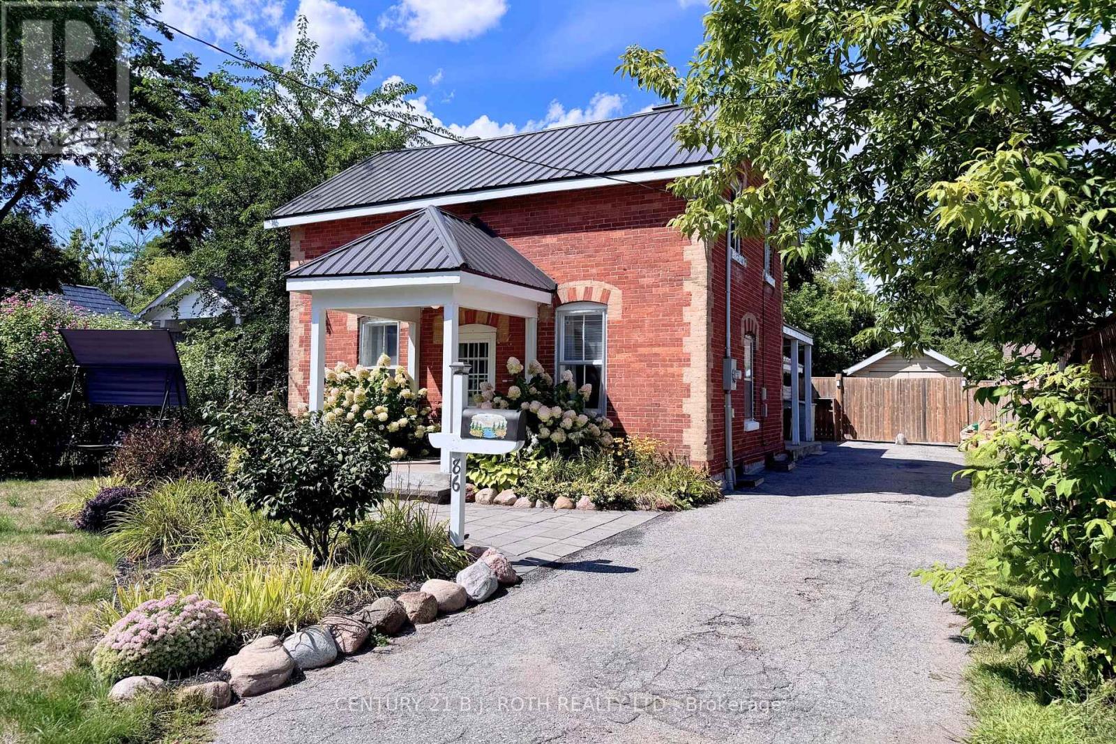 86 Henry St, Barrie, ON L4N 1C8