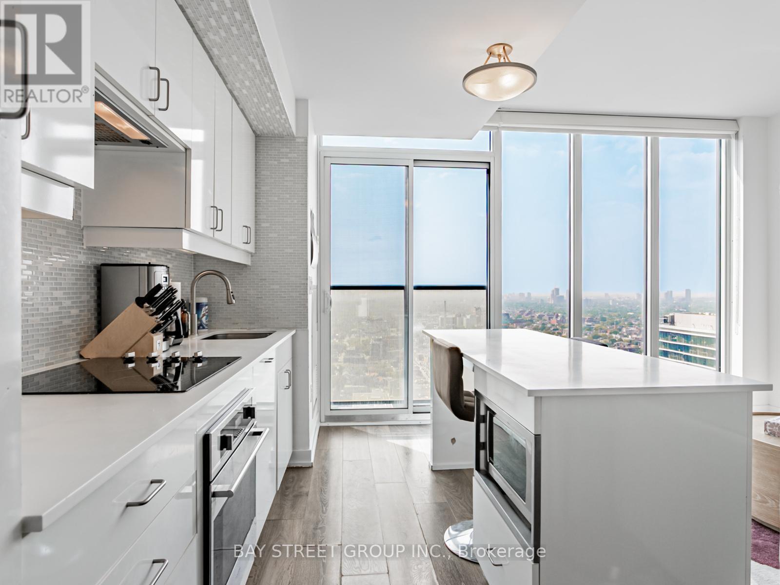 4101 426 University Ave, Toronto, ON M5G 1S9