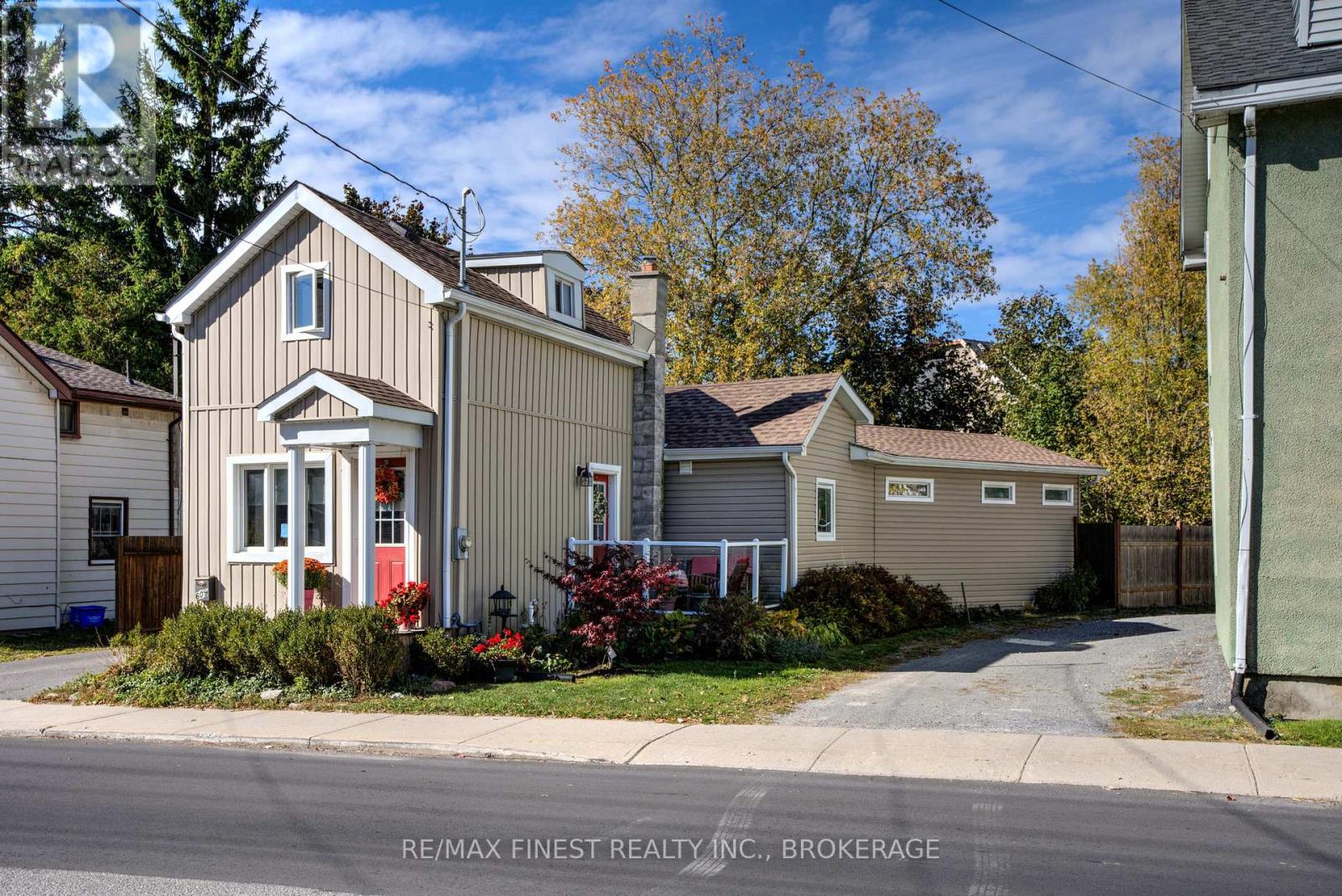609 Union St, Kingston, ON K7M 2H7