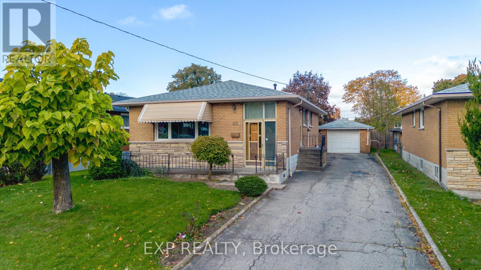 40 Purdy Cres, Hamilton, ON L9A 3B3