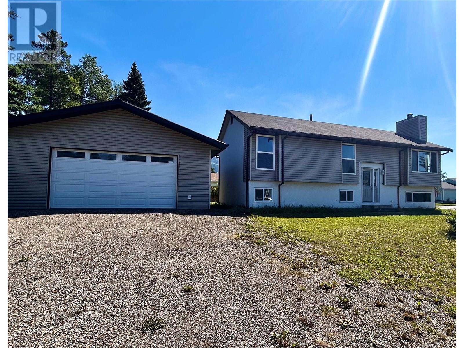 103 Fellers Ave, Tumbler Ridge, BC V0C 2W0