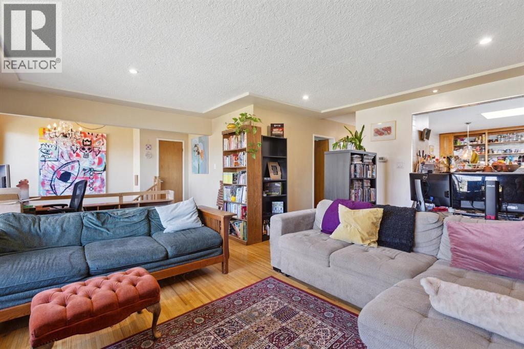 2884 E 22nd Ave, Vancouver, BC V5M 2Y2