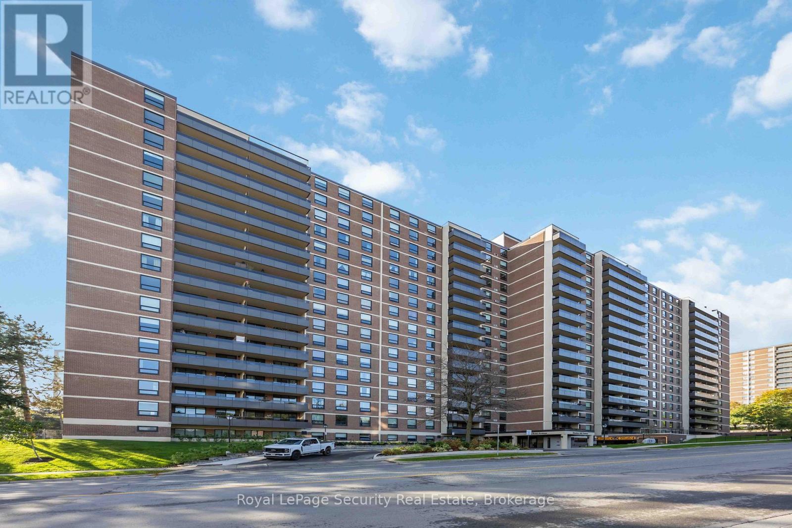 1517 15 La Rose Ave, Toronto, ON M9P 1A7