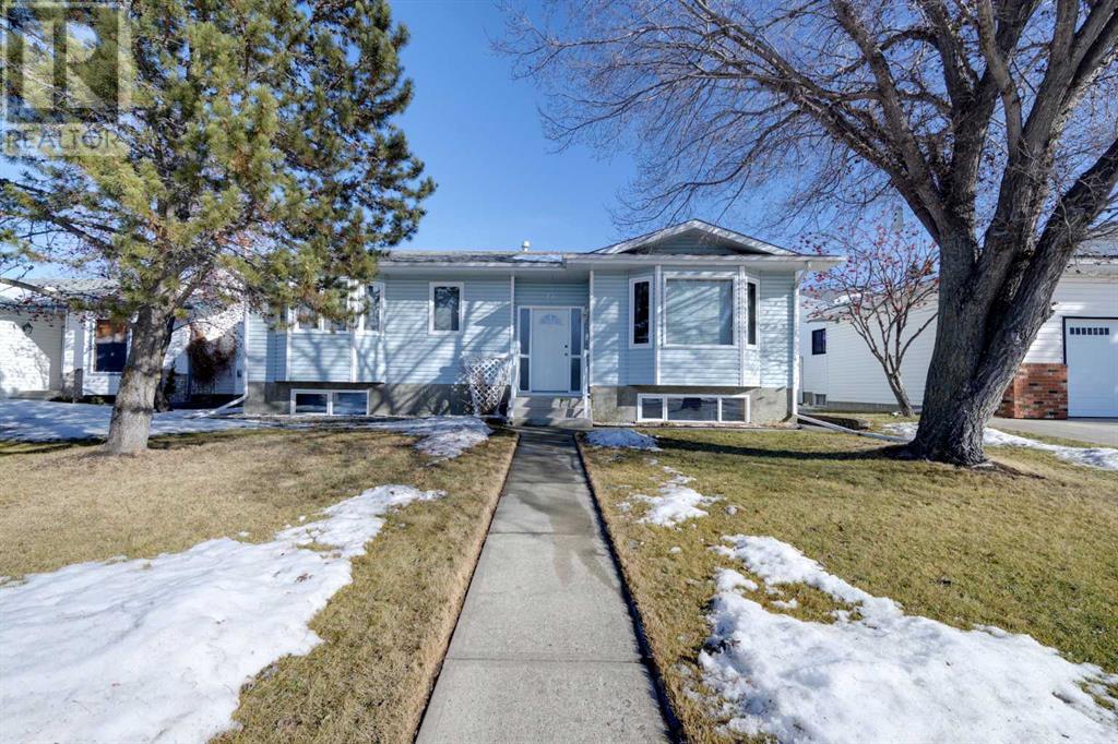 15 Davison Dr, Red Deer, AB T4R 2J3 | MLS #A2201028 | Houseful