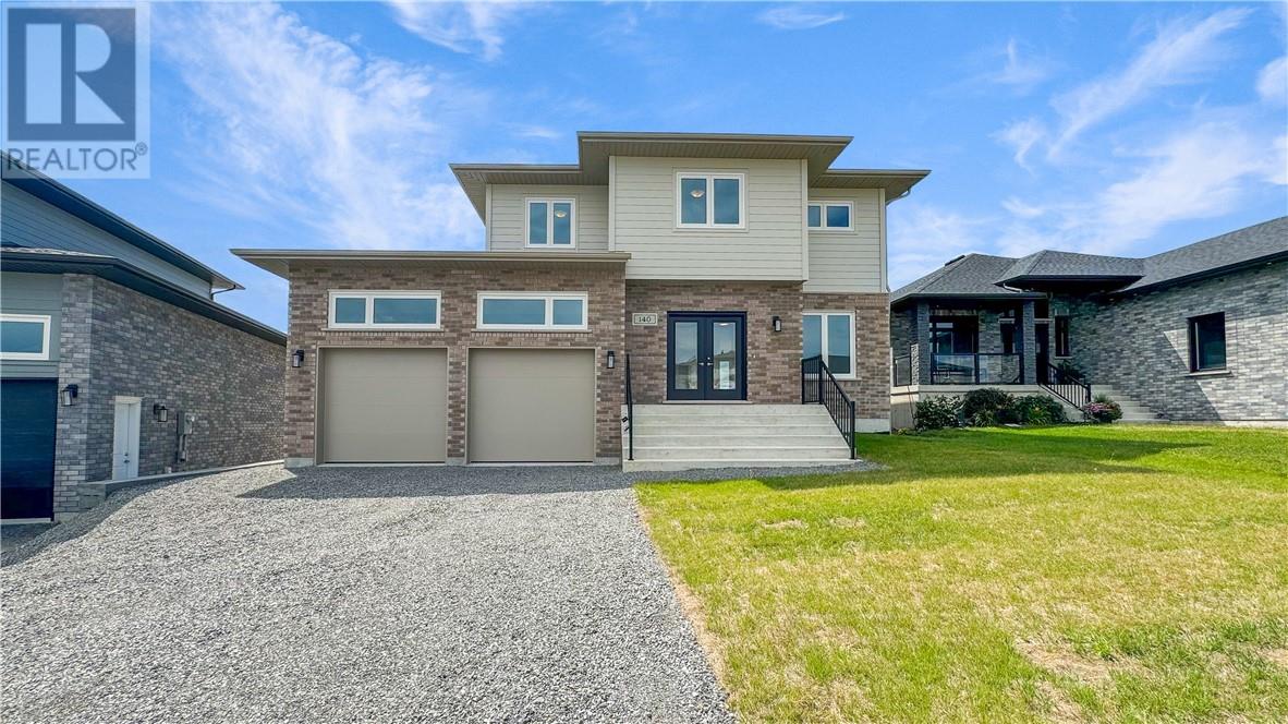 140 Landreville Dr, Greater Sudbury, ON P3A 0B4