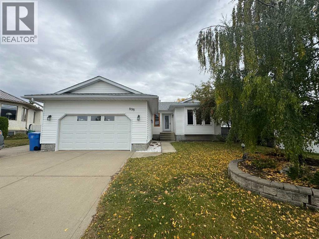 898 Birch St, Beaverlodge, AB T0H 0C0